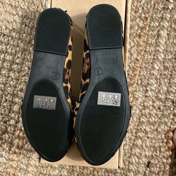 New in box Journey Collection Marci Flats in Leopard - Picture 7 of 8